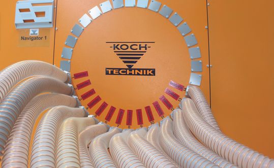Prozesssicherheit: Der Navigator sorgt für einen flexiblen und sicheren Materialfluss zwischen Materialquelle und Verarbeitungsmaschine.(Bild:  Werner Koch Maschinentechnik)
