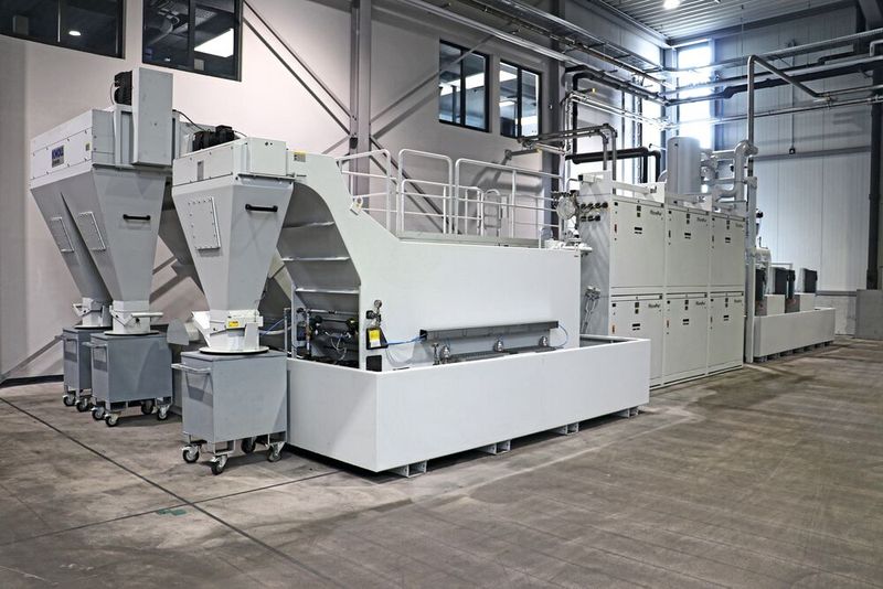 Die Knoll Zentralanlage ist zunächst für die KSS-Versorgung von drei Serien- schleifanlagen ausgelegt. Im Bedarfsfall kann die Filterleistung noch erweitert werden. (Bild: Knoll)
