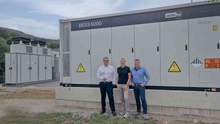 Protagonisten des Projektes: Michael Rudloff, COO Ads-Tec Energy, Günther Staber, Managing Director Murauer Stadtwerke, und Roland Klauss, CEO Ads-Tec Energy Austria (von links). (Bild: Ads-Tec Energy)