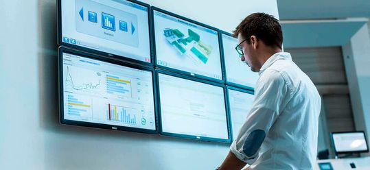 Mit der hochspezialisierten Logistiksoftware „KiSoft“ hat man alles im Blick. Die Software orchestriert die Warenflüsse im neuen Omnichannel-Fulfillment-Lager von SRG im australischen Melbourne.(Bild:  Knapp)