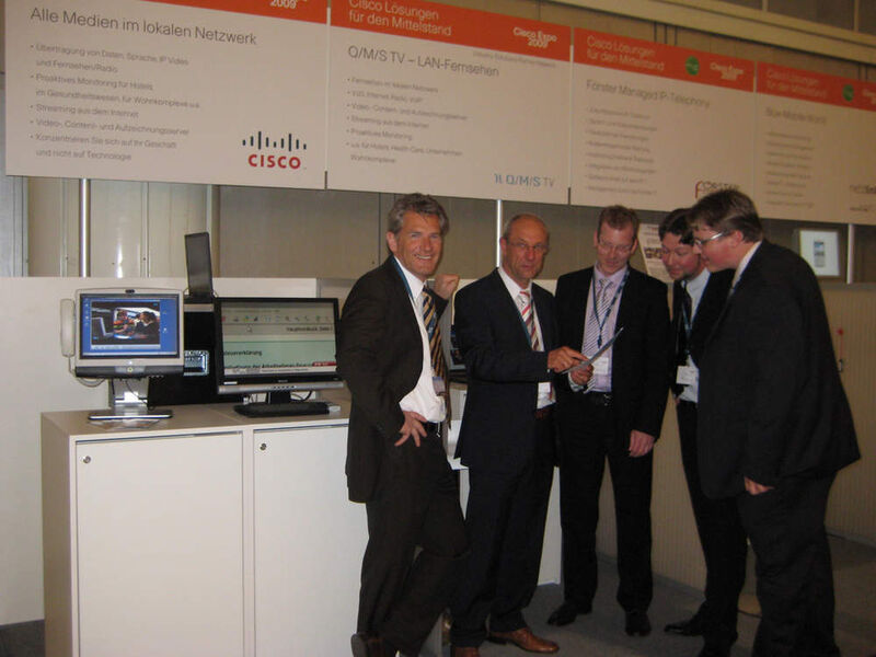 Abbildung 9: Das Q-Soft-Team und die Innovationspreis-Lösung Q/M/S TV auf der Cisco Expo (Archiv: Vogel Business Media)