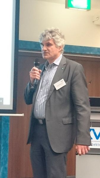 Benedikt Rauscher, Pepperl+Fuchs, stellte das Testszenario „Implementierung der Verwaltungsschale“ vor. (Sariana Kunze/elektrotechnik)