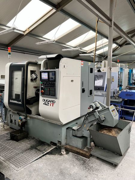 Das ist die zur Versteigerung kommende Dugard-42-IT-CNC-Drehmaschine. (Bild: Surplex)