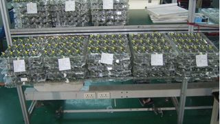 Raspberry Pi: Produktion in China und erste Kontrolle (Bild: Raspberry Pi Foundation)