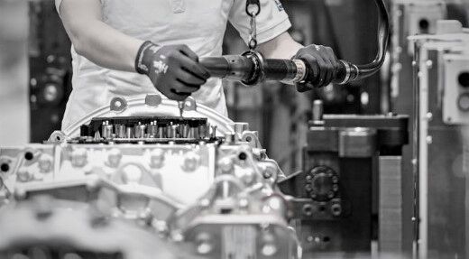 Es geht in Sachen industrieller Produktion noch ganz gut, obwohl es im Juni einen leichten Rückschlag gab. Die Halbjahresbilanz fällt laut einer dpa-Meldung dennoch positiv aus.(Bild:  J. Körner)