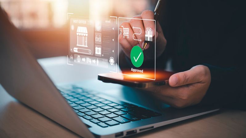 Über Jahre gewachsene Shopify-Stores sammeln oft ungenutzte Apps, alte Zugänge und zu weitreichend vergebene Rechte an. Zehn Checks helfen, solche Sicherheitslücken gezielt zu schließen.(Bild: ©  Bussarin - stock.adobe.com)