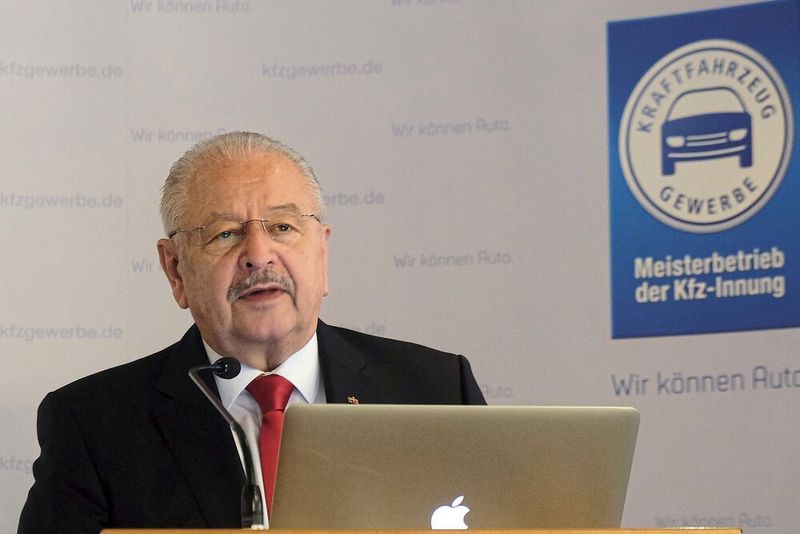 ZDK-Präsident Jürgen Karpinski fand klare Worte in seinem Bericht. (Bild: Zietz / »kfz-betrieb«)