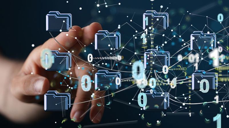 Die SAP-BW-Migration stellt Unternehmen vor eine strategische Entscheidung: den Umstieg auf BW/4HANA oder den Aufbau einer modernen Datenplattform mit der SAP Business Data Cloud.(Bild: ©  vegefox.com - stock.adobe.com)