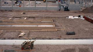 Es geht voran: Die Erdarbeiten sind abgeschlossen, so dass termingerecht mit der Erstellung der Bodenplatte begonnen wurde, heißt es auf der Firmenwebsite. Bild: Famo Website (Archiv: Vogel Business Media)