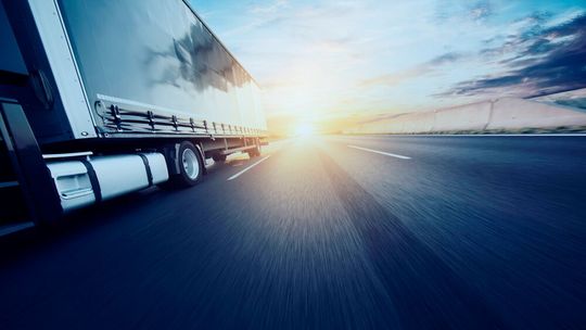 97 Prozent der befragten europäischen Verlader und Logistikdienstleister nutzen nach einer Benchmark-Studie von Descartes KI für die Transformation ihrer Transportprozesse.(Bild:  Descartes)