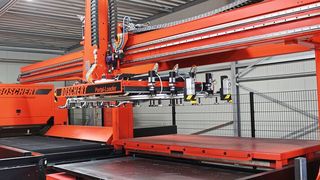 Die automatisierte Laser-Anlage bei B&H CNC Blechbearbeitung: Der Fiber Laser 3015 mit Portallader von Boschert. (Bild: Boschert)