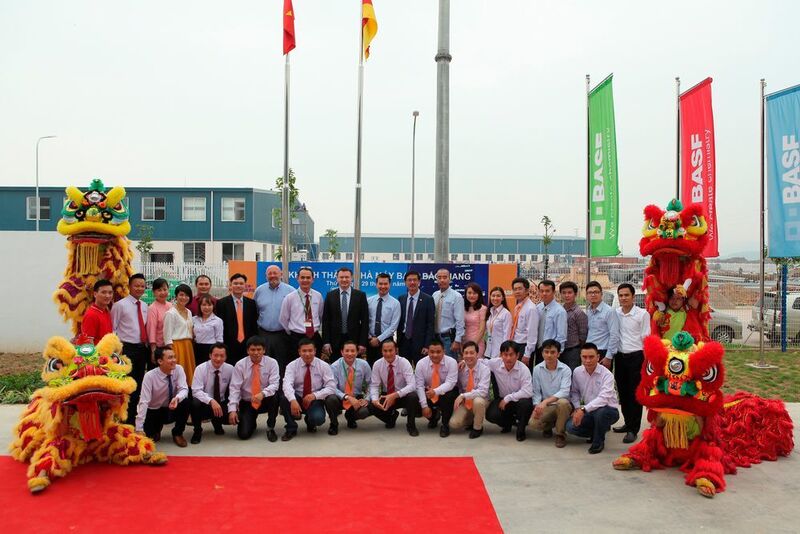 BASF’s Construction Chemicals division opened its second plant in Vietnam with a ceremony. Situated in the north of the country, the site will produce concrete admixtures of the Master Glenium product line. BASF thus follows the growing demand for products of its Master Builders Solutions brand in the region. (Picture: BASF)