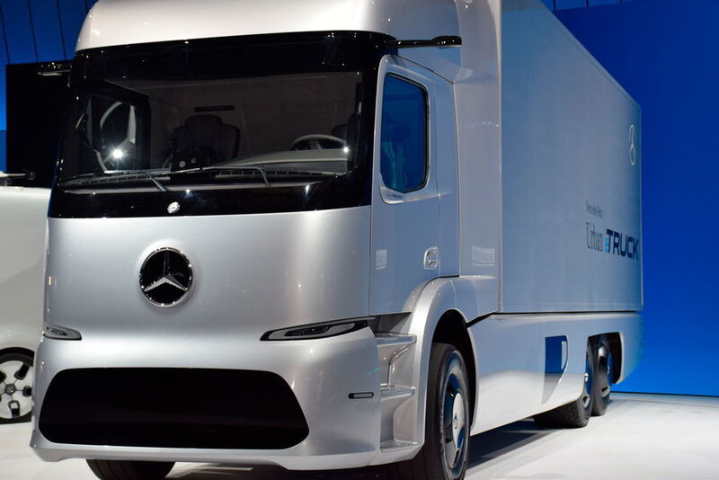 Der Mercedes Urban E-Truck ist ausgestattet mit allen Highlights der diesjährigen IAA: autonomes Fahren, elektrischer Antrieb und aktive Sicherheitssysteme. (Stefan Dietz / »kfz-betrieb«)