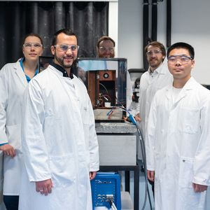 Das Bochumer Forscherteam: Kristina Tschulik, Abdelilah El Arrassi, Niclas Blanc, Mathies Evers und Zhibin Liu (von links)