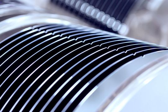 Siltronic aus München verarbeitet Siliziumwafer (Bild) zu Computerchips. Hier gibt das Unternehmen angesichts der hohen Nachfrage einen Einblick in seine Lage und eine kleine Prognose für das vor uns liegende Jahr ...(Bild:  Siltronic)