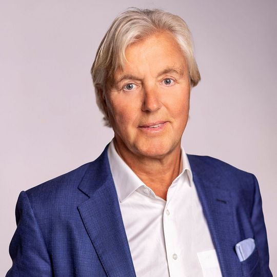Peter Schneider, der Gründer der internationalen Software-Handelsgruppe UsedSoft, ist nach schwerer Krankheit verstorben. Peter Schneider, der Gründer der internationalen Software-Handelsgruppe UsedSoft, ist nach schwerer Krankheit verstorben.