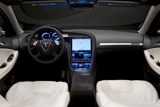 Tesla S: Das Armaturenbrett wird von einem 17-Zoll-Touchscreen dominiert. (Bild: Tesla)