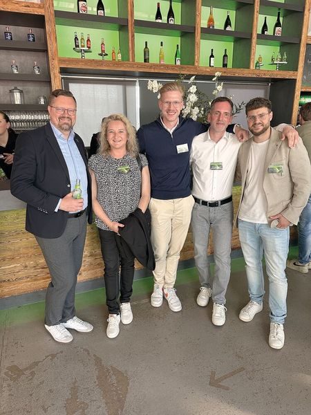 Cornelia Fetzer (Ingram Micro) mit dem ACER-Team: (v. l.) Heinrich Voth, Phillip Blume, Frank Biedermann und Rene Schönecker (Bild: Vogel IT-Medien)