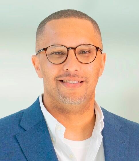 Daniel Thomas Heessel befasst sich mit bedrohungsorientierter Informationssicherheit und der wirksamen Verbindung von Cybersecurity und Compliance. 2026 wurde er als CISO des Jahres ausgezeichnet.(Bild:  Fraunhofer ATHENE)