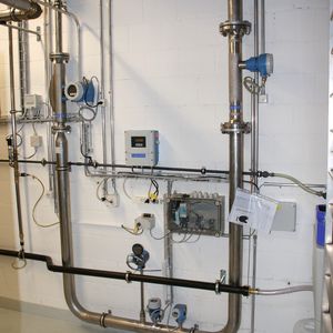 Druckluftmessung im Kompressorraum mit Proline t-mass B 150 und Proline t-mass 65 im Vergleich mit Proline Promass F