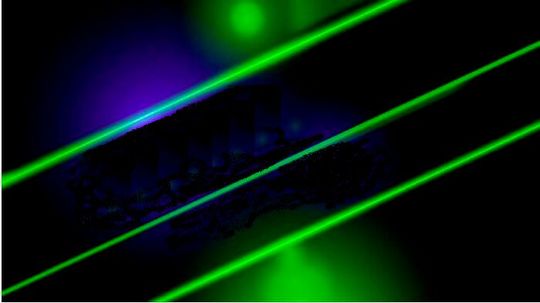 Ein grünes Laserspektakel (Symbolbild) hat gestern Nacht die Region Stuttgart in Erregung versetzt. (Bild:  Lichzifer)