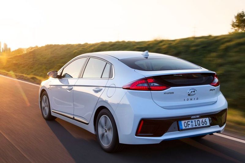 Der Plug-in-Hybrid verfügt über eine Systemleistung von 104 kW/141 PS. Die Lithium-Polymer-Batterie hat eine Kapazität von 8,9 kWh. (Hyundai)