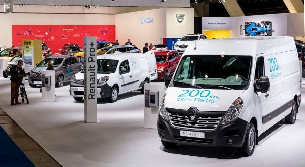 Der Renault-Messestand in Brüssel: Elektromobilität in allen Klassen. (Renault)