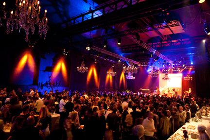 Ausgelassen feierten die rund 2.400 Gäste bis in den frühen Morgen in der Münchner Muffat-Halle. (Archiv: Vogel Business Media)