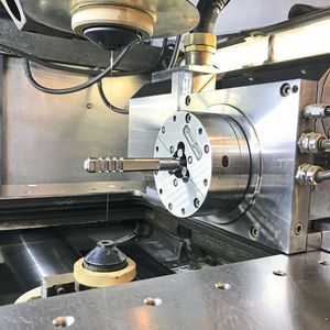 Das kundenindividuelle Räumwerkzeug wurde auf der mit Esprit programmierten Mitsubishi-Drahterodiermaschine hergestellt.