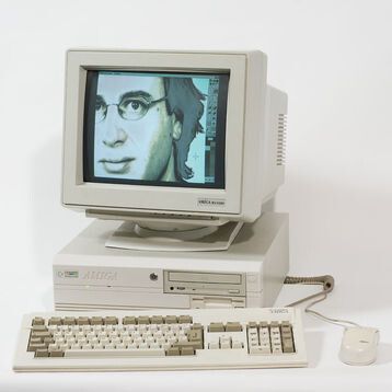 Der Amiga 4000 erschien Ende 1992. Das Gerät, das einen mit 25 Megahertz getakteten Motorola-68040-Prozessor und den überarbeiteten AGA-Chipsatz aufwies, markeirt das Ende der Hardware-Entwicklung der Amiga-Plattform. (Bild: Kaiiv/Wikimedia Commons/CC BY-SA 3.0)