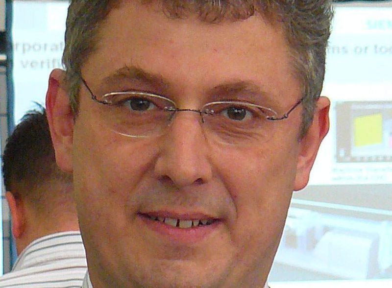 Bild 3: Geert Jakobs, Industrie Manager der VDL Group: „Wir werden die Zerspanleistung von 15 l/min künftig als Standard in der Zerspanung ansetzen.“ Bilder: Handtmann (Archiv: Vogel Business Media)