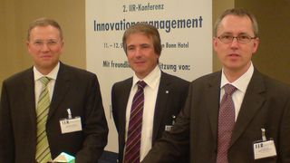 Bei der Preisverleihung (von links): WIKA-Geschäftsführer Alexander Wiegand, Dr. Drapp vom Fraunhofer TEG und Thomas Kraus, Leiter WIKA TRONIC. (Archiv: Vogel Business Media)