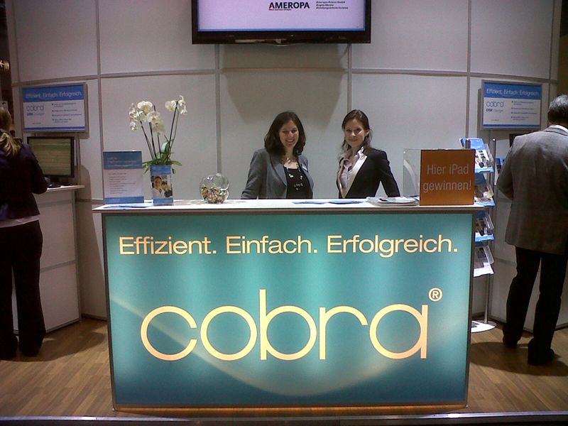 Immer einen Besuch wert: zu Gast bei Katrin Gutberlet (links im Bild), zuständig für die Presse- und Öffentlichkeitsarbeit beim CRM-Anbieter cobra. (Bild: fka)