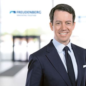 Dr. Alexander Rozmán startet als CEO von Freudenberg Sealing Technologies. (Bild: Freudenberg)