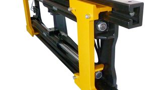 Die Zinkenverstellung ZVPV gibt es mit ISO-Trägerplatten oder angeschraubten Gabelzinken. (Bild: Stabau)