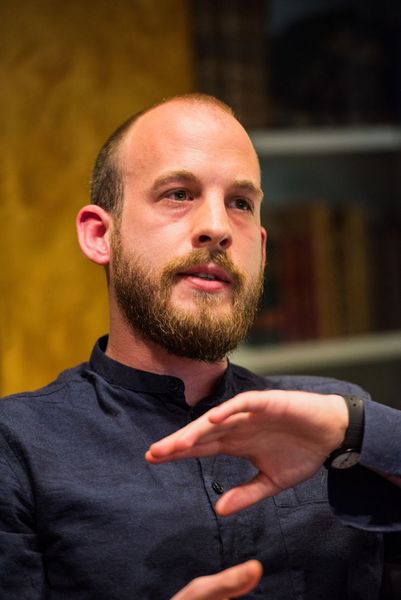 „Engagement ist das Ziel, das wir erreichen wollen. Kunden sollen sich mit dem Produkt bis zum Kauf auseinandersetzen. Spannend wird es dann vor allem, wenn das Marketing nicht mehr auf Interessen aufbaut, sondern auf den Intentionen der User. Das ist der Punkt, den wir mit solchen Technologien erreichen wollen“, so Floris Henning, Campaign Director bei INTEGR8 Media. (Bild: Thorsten Heitmann)