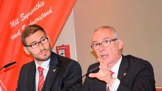 Peter Schuler, Geschäftsführer der KÜS (re.) und Stefan Schuler, Assistent der Geschäftsführung. (Rubbel)