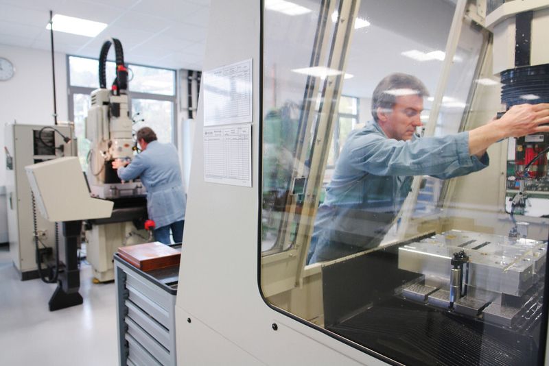 Das Kerngeschäft von Hölzel ist neben der Stanzteileproduktion der Werkzeugbau. (Bild: Hölzel Stanz- und Feinwerktechnik)