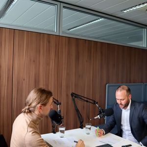 "Wir haben eine Technologie entwickelt, mit der wir CO₂ direkt umwandeln können.” – Andreas Schnitzhofer, Geschäftsführer GIG Karasek (rechts)(Bild:  PROCESS)