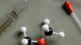 Mit einer neuen Methode können Forschende nicht mehr nur einige Millionen, sondern Milliarden von verschiedenen Substanzen innerhalb weniger Wochen automatisiert herstellen und testen. (Bild: frei lizenziert)