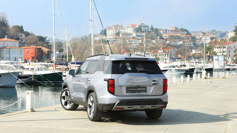 Für den Torres EVX liefert der chinesische Autobauer und Batteriespezialist BYD den gesamten elektrischen Antriebsstrang, samt E-Motor und Akku.   (Bild: KGM)