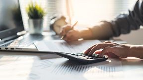 Bei Retrofits kann es um standardisierte Umbauten gehen oder hochindividualisierte Kundenanfragen – in beiden Fällen bietet sich eine unterschiedliche Pricing-Strategie an. (Bild: © Pormezz - stock.adobe.com)