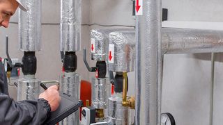 Das vollrobuste Getac UX10 Tablet eignet sich für mobile Arbeitskräfte in sämtlichen Arbeitsumgebungen. (kaspiic/Getac)