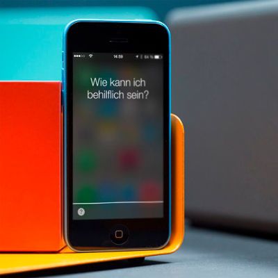 Inzwischen liefern Firmen wie Apple, Google oder Microsoft ihre verschiedenen Computer standardmäßig mit ihren hauseigenen Sprachassistenten aus.(Bild:  Apple)