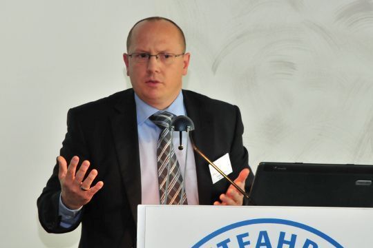 Holger Puchalla von der Zentralstelle für die Weiterbildung im Handwerk erläuterte den Teilnehmern die Möglichkeiten des Web 2.0. (Archiv: Vogel Business Media)