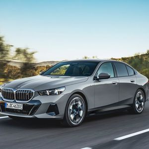 Charakteristisch: eine breite Doppelniere.(Bild:  BMW)