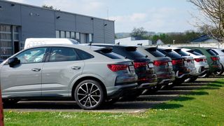 Aktuell stehen Neuwagen für viele Autofaher nicht sonderlich hoch im Kurs. (Bild: Schreiner – »kfz-betrieb«)