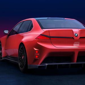 Am Heck fallen vor allem der Spoiler und ein großer Diffusor auf, außerdem die stark ausgestellten Radhäuser.(Bild:  BMW)