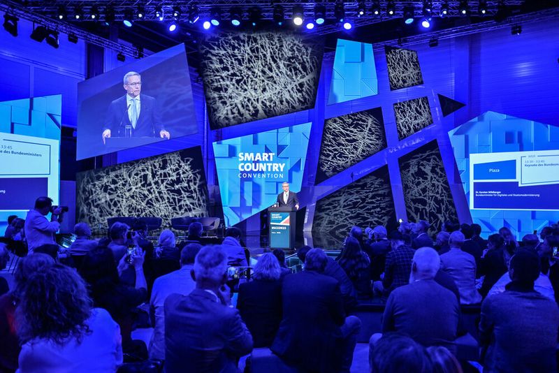 Am Ende der SCCON 2025 stand die Closing-Keynote von Bundesdigitalminister Dr. Karsten Wildberger. (Bild: © Messe Berlin GmbH)