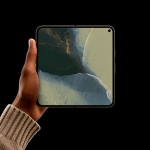 Aufgeklappt bietet das Pixel 11 Pro Fold ein 8 Zoll großes Display, das bis zu 3.600 Nits hell ist.(Bild:  Google)